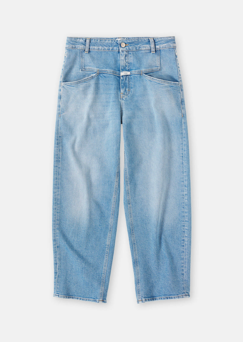 Part of Closed's A BETTER BLUE eco-denim line, our style Stover-X has a relaxed fit, tapered leg, cropped length and features a mid-blue worn-in wash. Made from strong Italian denim (12 oz.) with stretch, woven at the traditional Candiani weaving mill.   Walking 10,000 steps every day or cycling to work and back? This type of slightly stretchy denim won’t get in your way! Laid flat pants - light wash jeans.