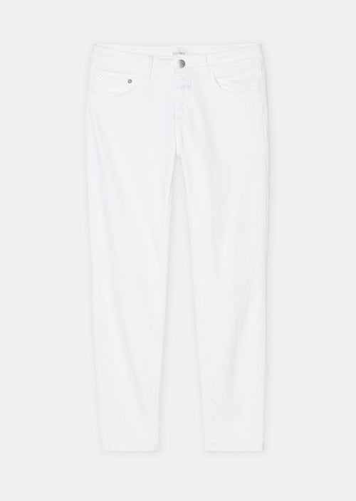 Closed Baker Slim Fit Mid Waist in White Denim. Made from lightweight, ecru-white comfort denim (10 oz.) from the traditional Candiani weaving mill in Italy. A slim fit with a mid-rise waist and cropped length. With high-quality stretch fibers for improved comfort.