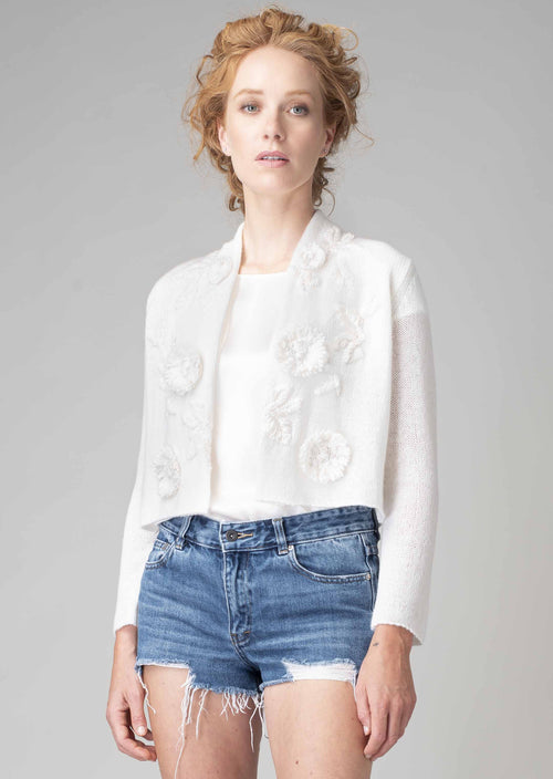 Lamberto Losani's Ricamo Fiori Mini Cardigan in Ice White boasts an exquisite open front adorned with stunning floral embellishments. With its straight hem and long sleeves, it's sure to become an everyday essential that you'll cherish for years to come.