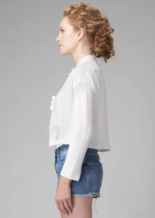 Lamberto Losani's Ricamo Fiori Mini Cardigan in Ice White boasts an exquisite open front adorned with stunning floral embellishments. With its straight hem and long sleeves, it's sure to become an everyday essential that you'll cherish for years to come.