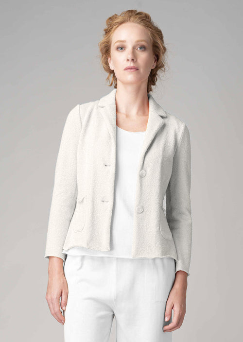 Indulge in the luxurious Lamberto Losani Vanisé Blazer in White, featuring a stunning tailored fit and exquisite button front. Adorned with two front pockets, ultra-soft fabric, and long sleeves, this elegant piece will surely become a staple in your wardrobe for years to come.