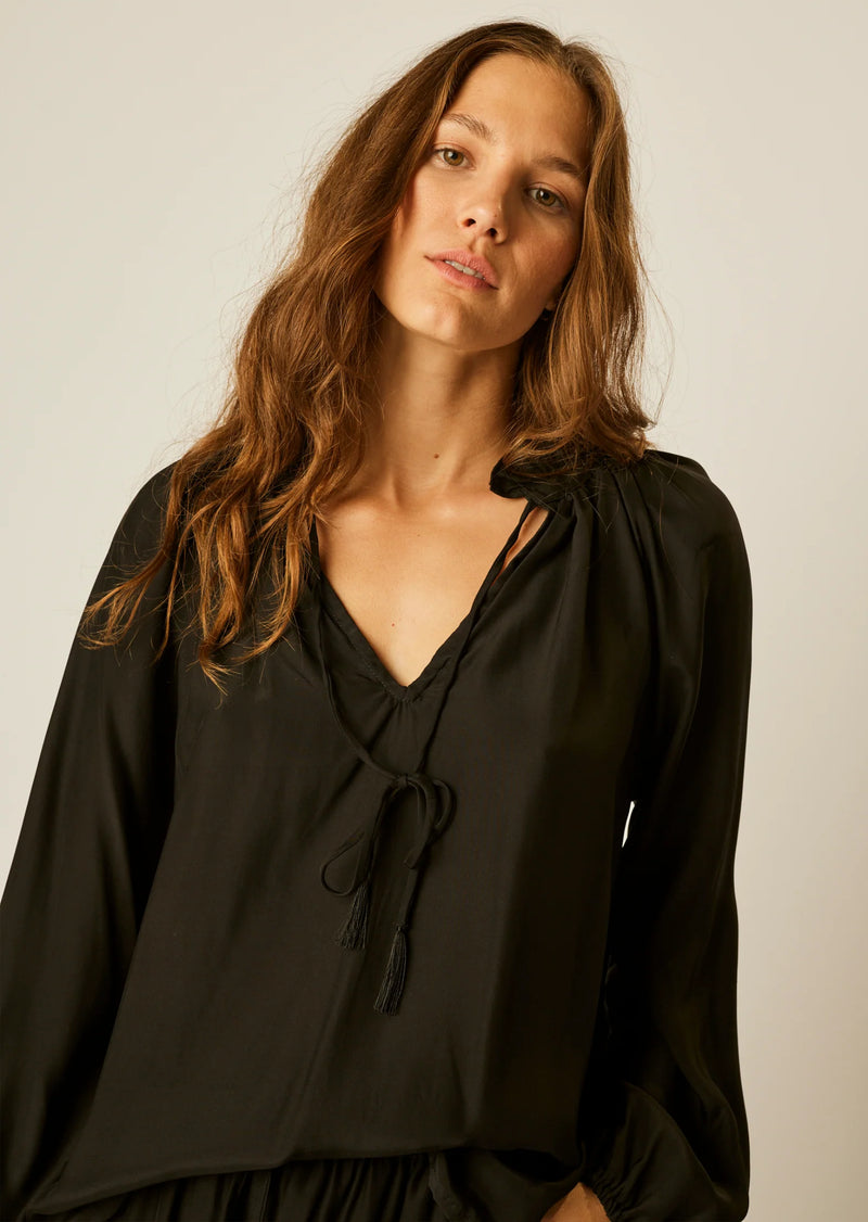 Natalie Martin Penny Blouse in Black. Classic flowy silk blouse with voluminous sleeves and button closure at wrist.