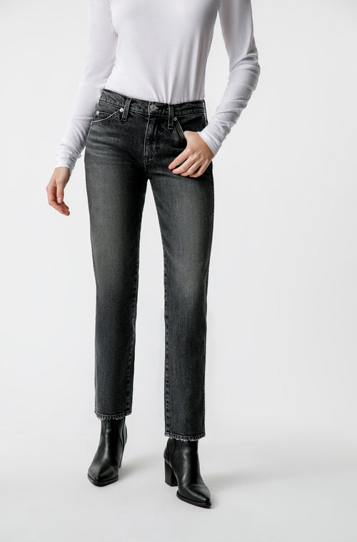 Live your best life in our Amo Toni Low Slim jeans; made in the USA with a low rise and slim fit, this subtly tapered design gives you the confidence to own the room. Feel your best and look your best - why not do both?