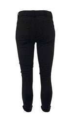 Magic Pants Relaxed Fit in Black. Lux Couture's favorite pants - they even have their own nick name in the shop!  The MAGIC pants have a fabulous fit and make everyone who puts them on look absolutely phenomenal. With the added elastic they are our most comfortable pants. Sure to be spellbound by these enchanted trousers.   Material: 98% Cotton - 2% Elastane  Relaxed fit Double button & zip closure Elastic back