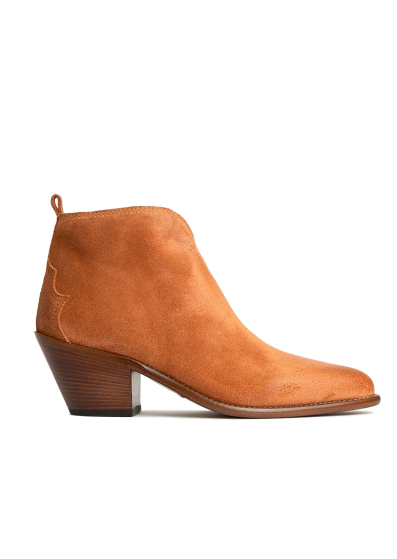 Sartore's western boots made of very supple grained cowhide or suede calfskin. The inside zip ensures a comfortable fit.   Bevelled heel and leather sole  Made in Italy